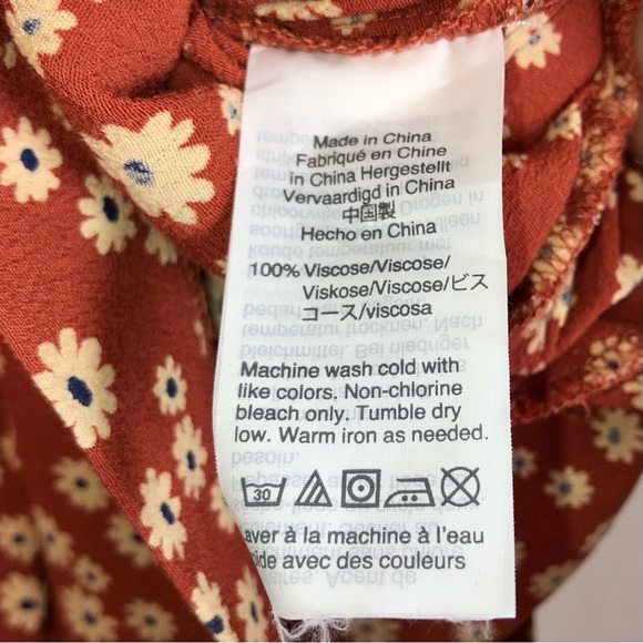 Madewell Wrap-Front Floral Print Daisy Field/Rust Orange Short Sleeve Romper - Picture 9 of 9